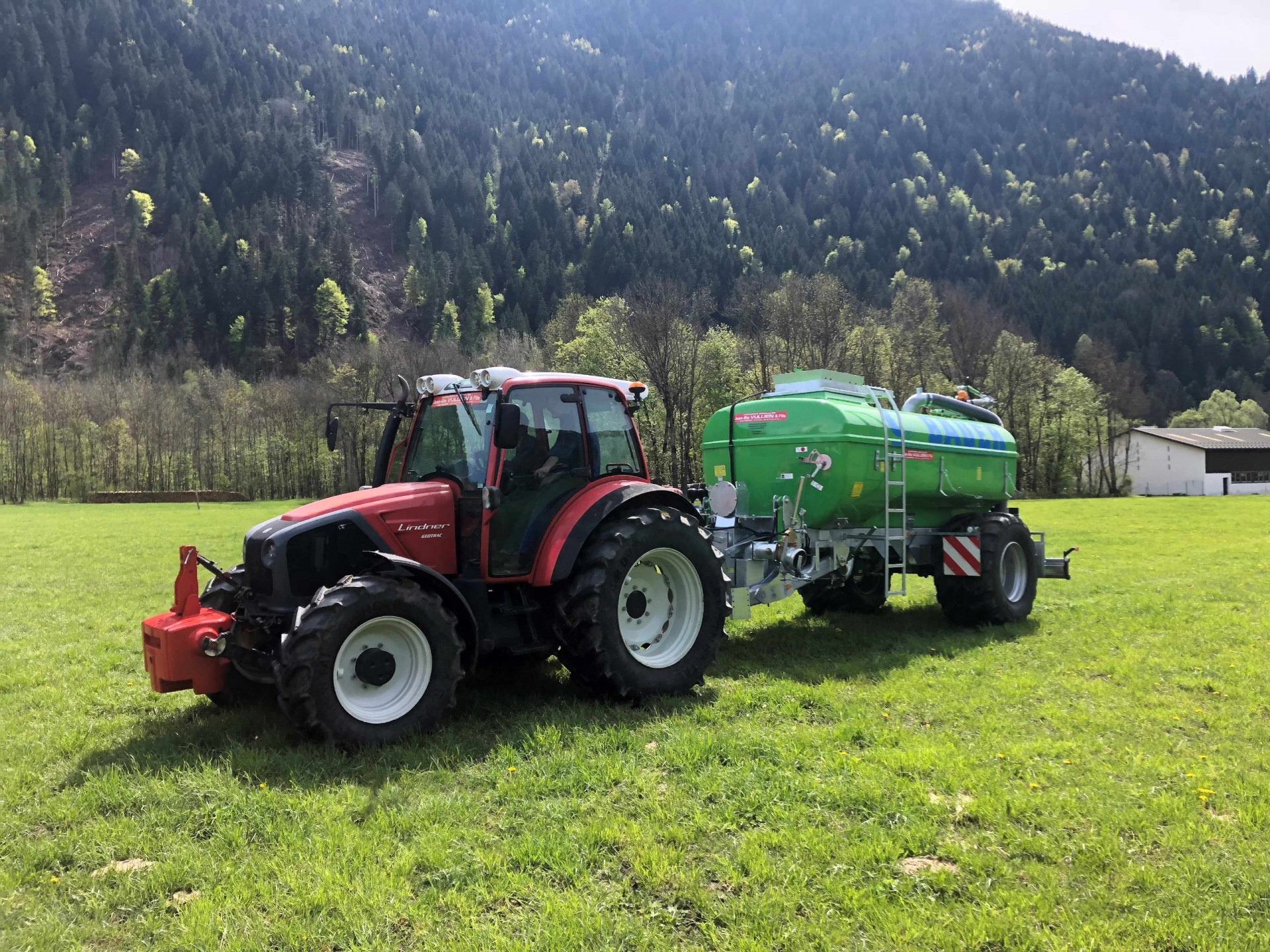 Bauer_Polyfass P81_mit_Traktor_Frankreich_MontBlanc_BeaufortKaese