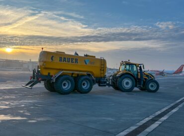 Tanker_airport_0837_ret