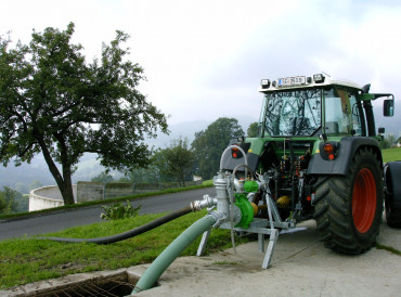Bauer Güllepumpe Magnum SX + Traktor